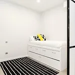 Bnbholder Black & Yellow Design Sol